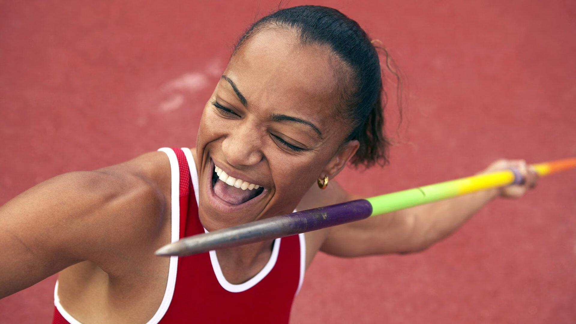 詹姆斯，我个人认为弗拉格渴望变得伟大 他在场上能做很多事情