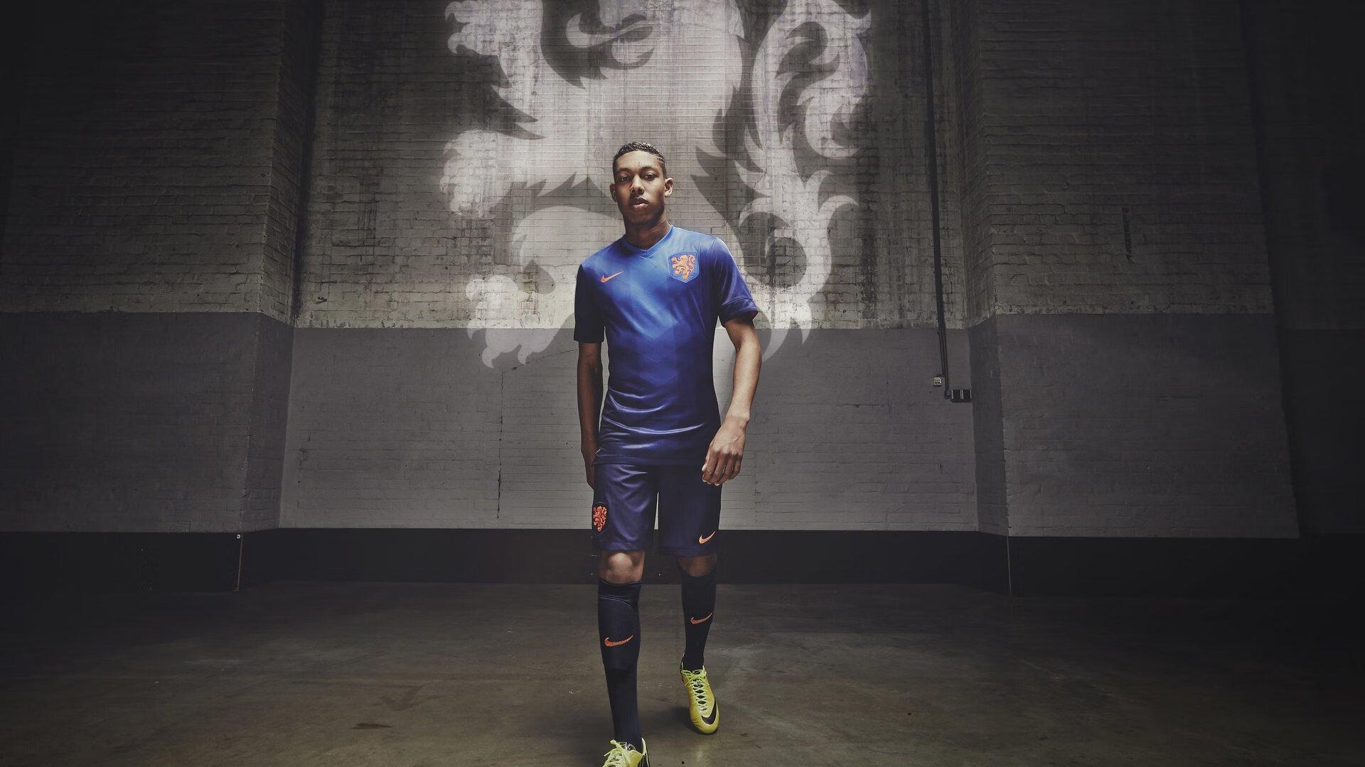 英超新星门德斯，防遍萨拉赫、萨卡和亚马尔，却为何在切尔西脚下爆破？