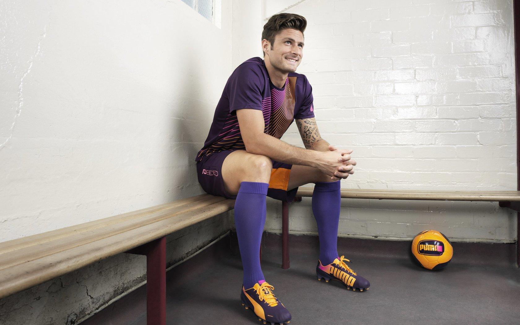 那不勒斯前锋奥斯梅恩访问土耳其引发狂热，加拉塔萨雷球迷接机人数或创历史新高